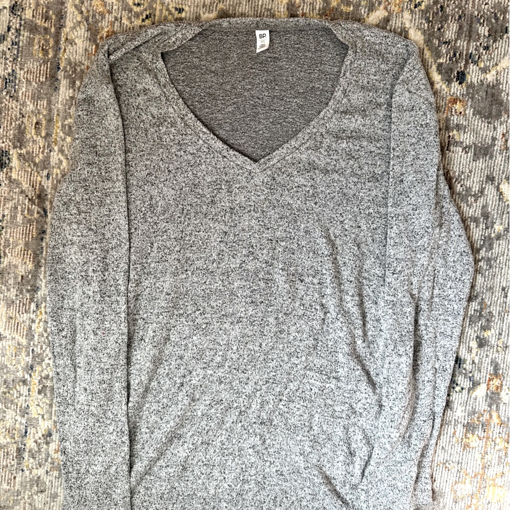 BP tunic v-neck gray long sleeve top.